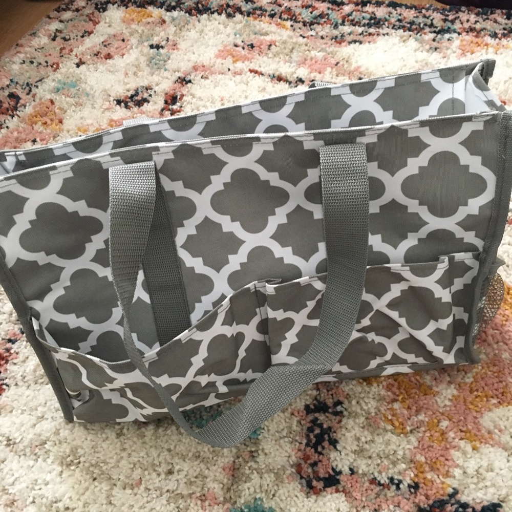 Tote with zippered top and six outer slip pockets